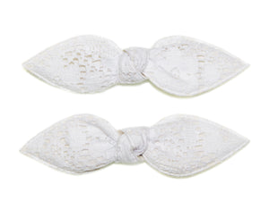 Lace Pointed Bow Large Snaps - White